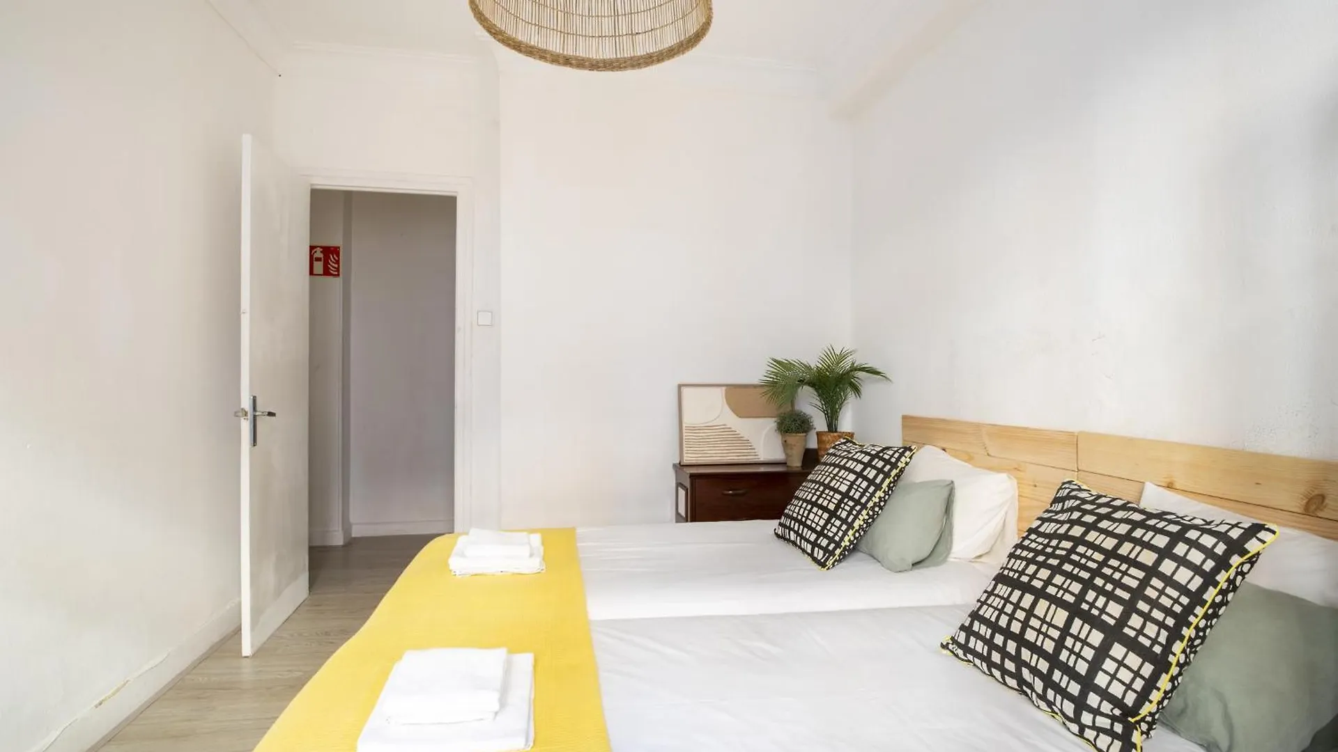 Cornelia 31- Your Home In Santander Apartment