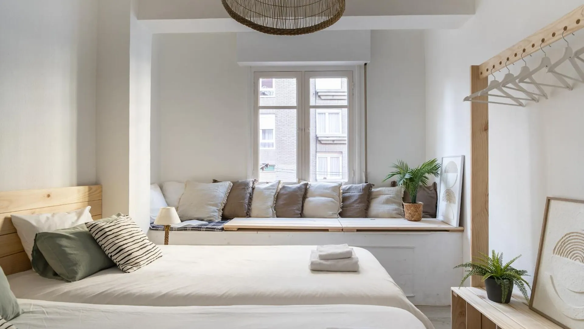 Cornelia 31- Your Home In Santander Apartment